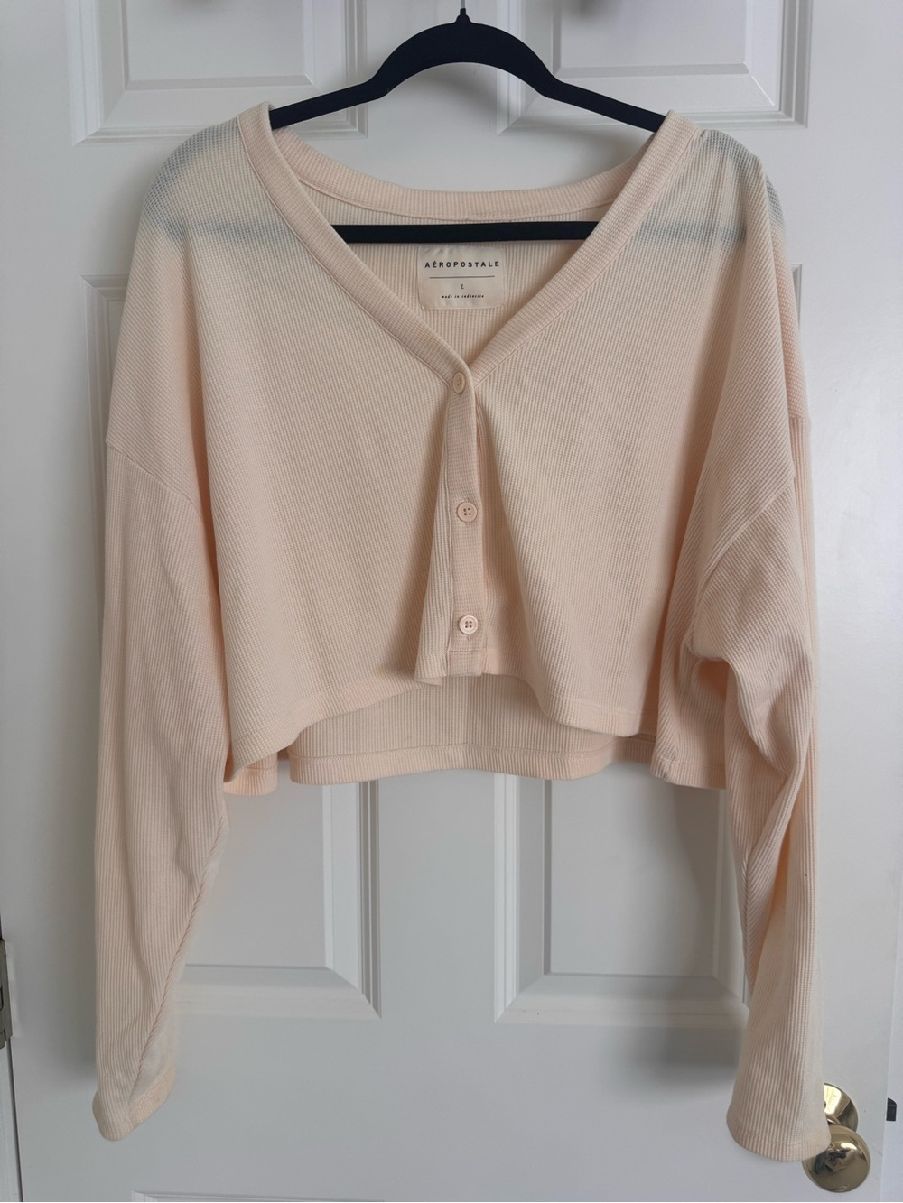 Aeropostale Cropped Button-Down V-Neck Top in Cream